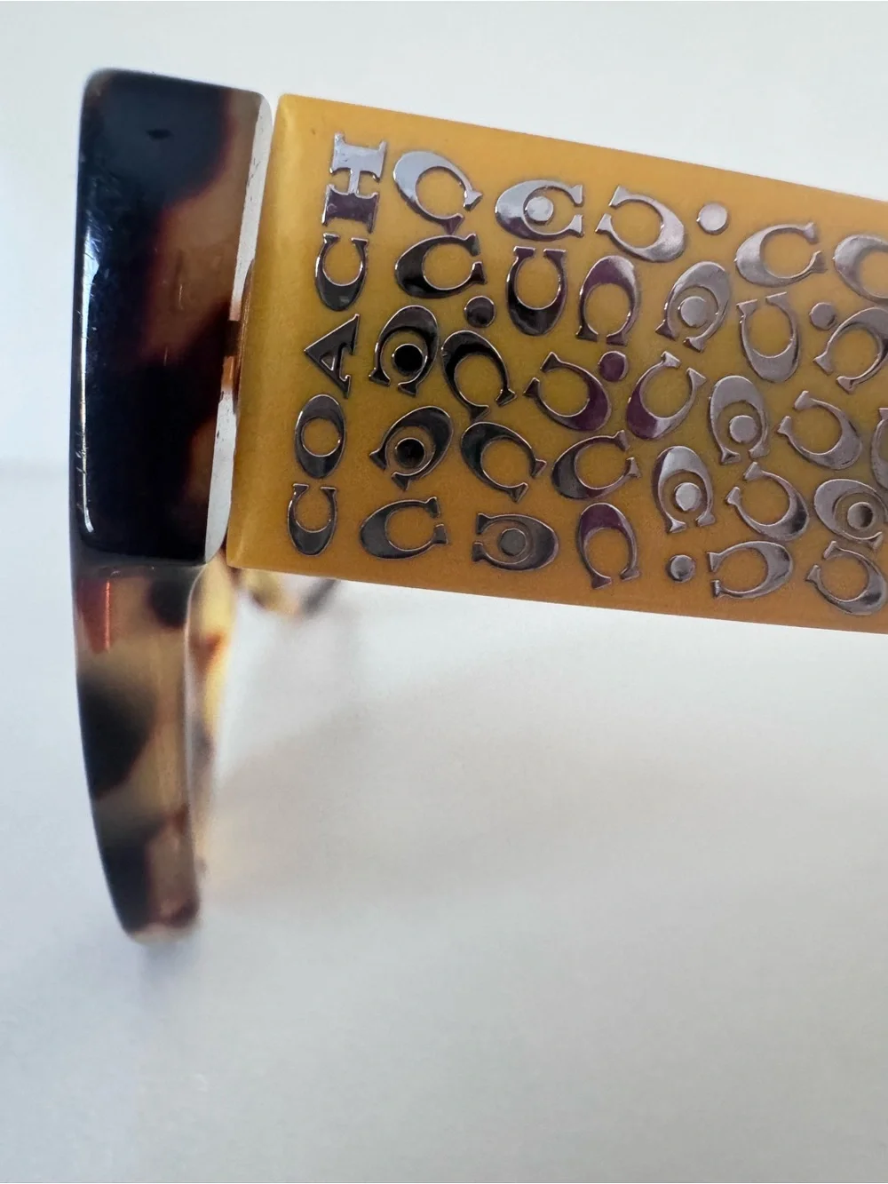 COACH Signature Spray Sunglasses Tortoiseshell Frame Yellow EUC 185 Retail